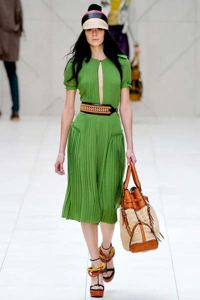 Look 13